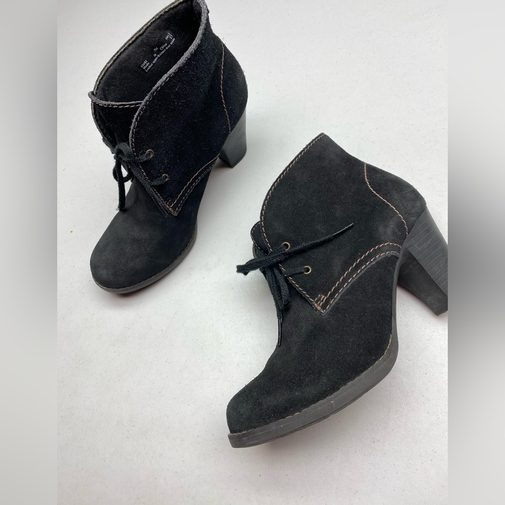 Clark's Bendables BLK Tie up Heels, 7, Spring Sale